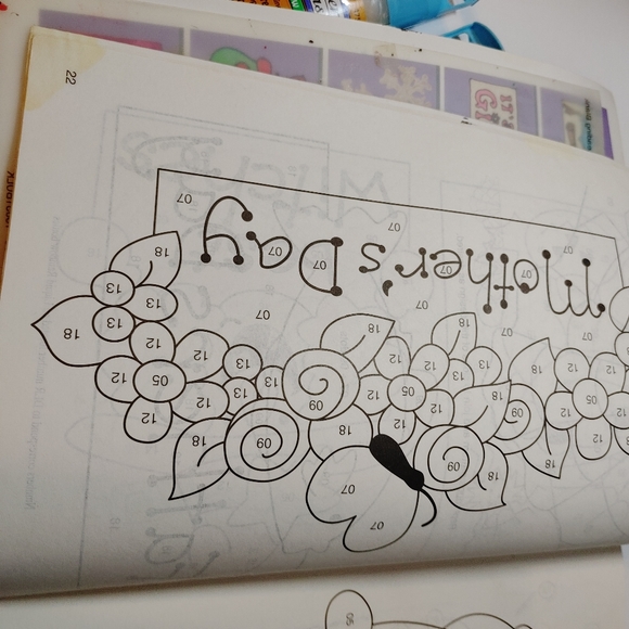 New old Stock - Lot of 8 Gallery Glass Sealed Vintage Glass Paints w Bonus Book - Picture 12 of 15